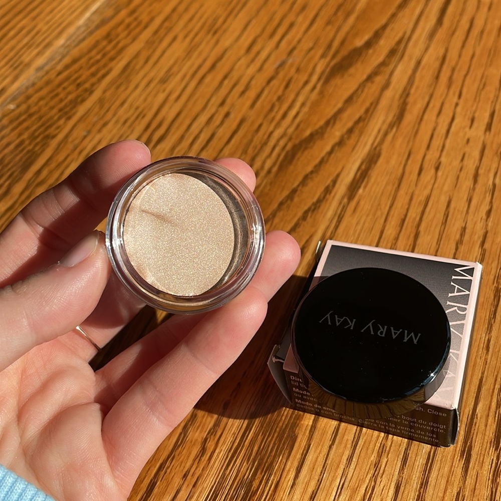 Mary Kay cream eye color shade: Beach Blonde